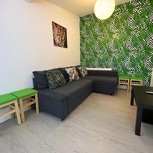  Apartment Tropical Apartment, 10 Min From Tower, Outside Space, Sleeps 12